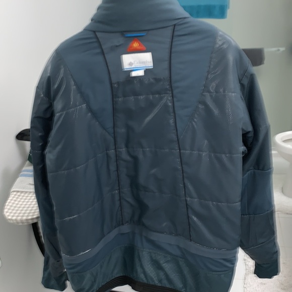 Columbia Boarding Jacket excellent used condition size XL. Black with Blue - Picture 10 of 16